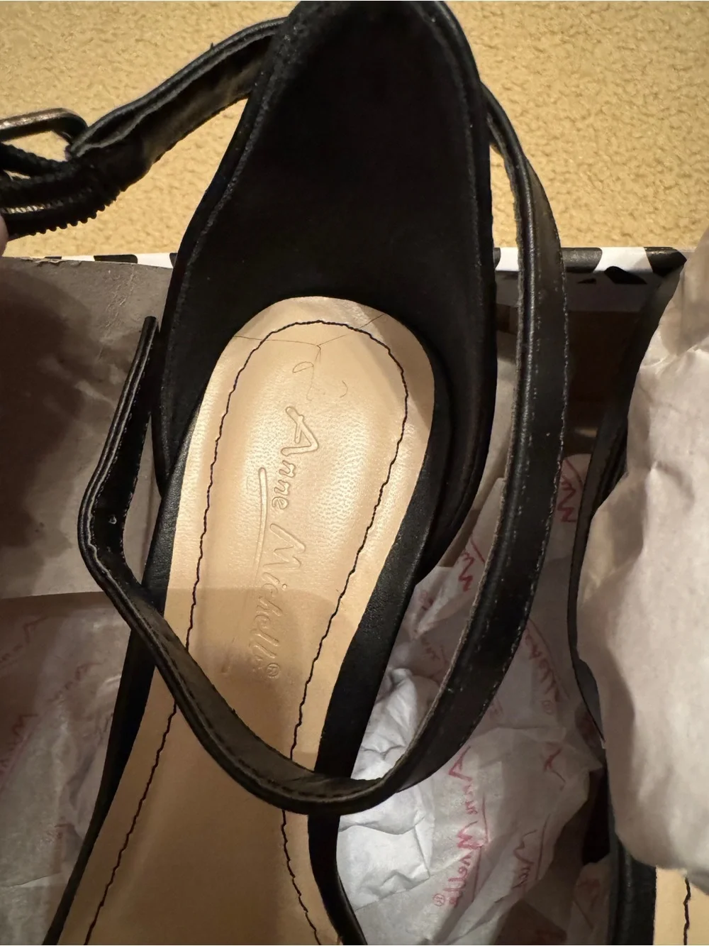 ANNE MICHELLE BLACK HEEL SIZE 6